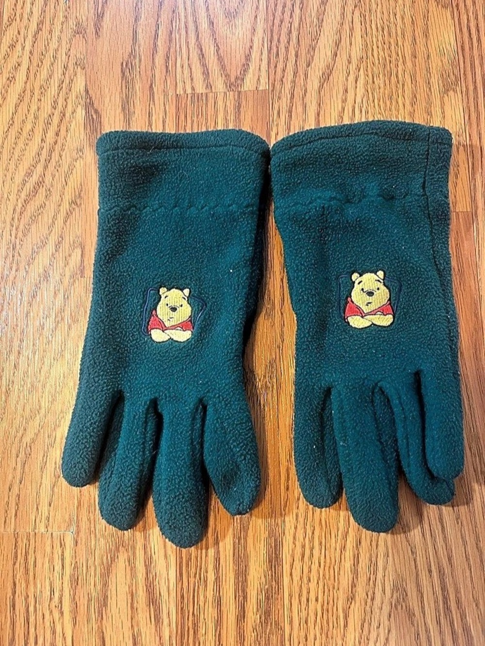 Vintage Womens Green Winnie The Pooh Gloves